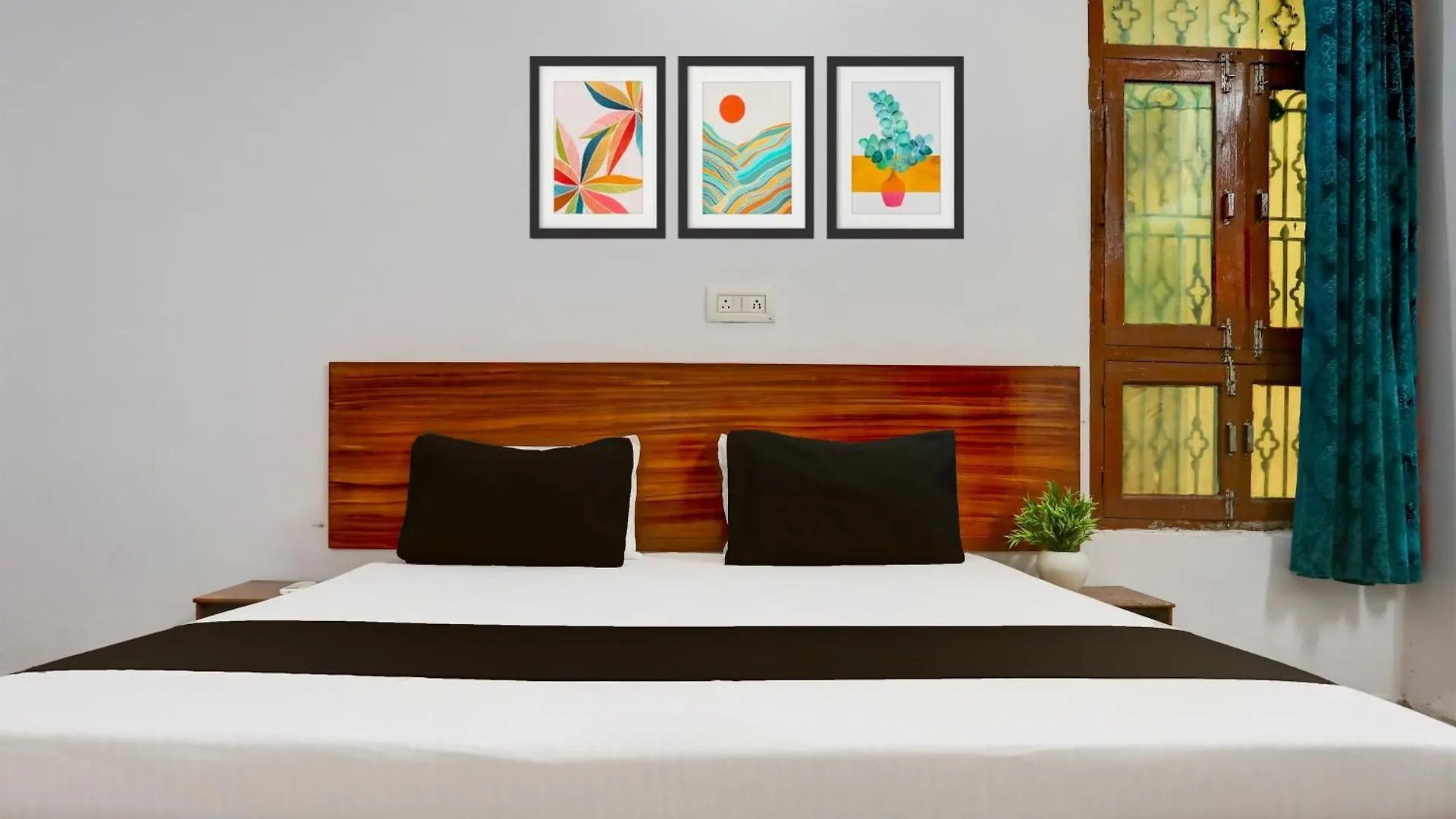 Hotel O The Relax In Varanasi